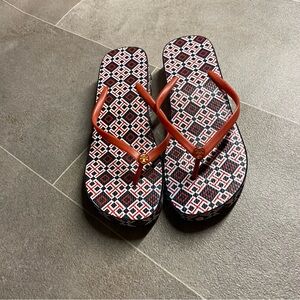Tory Burch Stylish Geometric Flip Flops